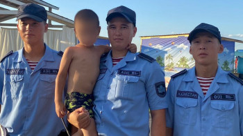 Фотография к новости: Ұландық жауынгерлер Қапшағай жағажайында жоғалған баланы іздеп, тапты