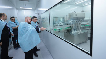 Фотография к новости: Олжас Бектенов ШҚО-дағы отандық фармацевтика өндірісімен танысты