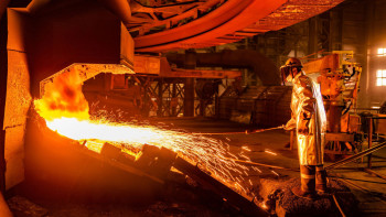 Фотография к новости: Төзім, кәсібилік және жігер: Еліміздің металлургтері туралы фоторепортаж