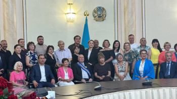 Фотография к новости: Алматыда Лаки Кесоглуға І дәрежелі "Барыс" ордені табысталды