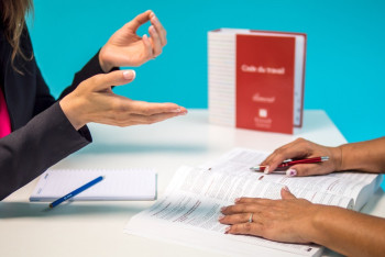 Фотография к новости: Ұстаздардан ақша жинап келген мектеп басшылығына қатысты қылмыстық іс қозғалды