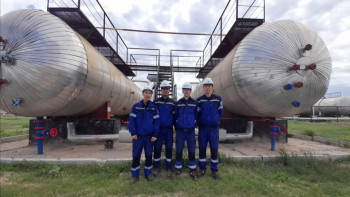 Фотография к новости: Атыраулық студенттер дипломмен бірге еңбек кітапшасын алды