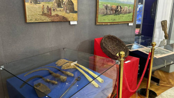 Фотография к новости: Фоторепортаж: Алматыда өткен дәуірдің егіншілік құрал-саймандары көрсетілді