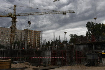 Фотография к новости: Алматы көріктендірудің жаңа ережесіне құрылыс алаңдарына қойылатын талаптар енгізілді