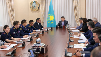 Фотография к новости: Үкіметте төтенше жағдайларға ден қою мәселелері талқыланды