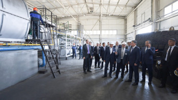 Фотография к новости: Олжас Бектенов Абай облысындағы кәсіпорын жұмысымен танысты