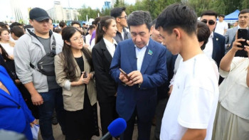 Фотография к новости: Мәжіліс спикері жастарға арналған бос жұмыс орындары жәрмеңкесіне қатысты