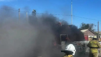 Фотография к новости: Атырауда жүк көлігі өртеніп кетті