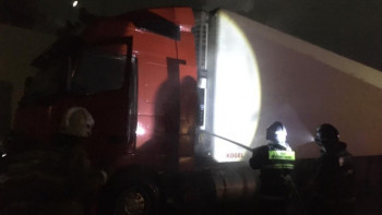 Фотография к новости: Өрт сөндірушілер Қостанайда жүк көлігін сөндірді