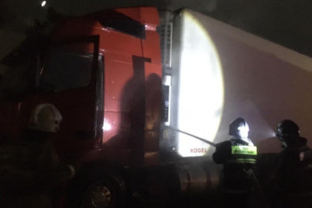 Фотография к новости: Өрт сөндірушілер Қостанайда жүк көлігін сөндірді