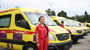 Фотография к новости: Жетісу аудандық ауруханаға жаңа көліктер берілді