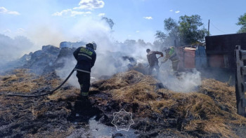 Фотография к новости: Ақтөбеде шаруашылық қожалықтың шөбі өртенді