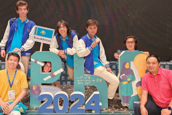 Фотография к новости: Қазақстан физикадан IPHO-2024 халықаралық олимпиадасының бес жүлдесін жеңіп алды