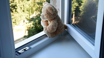 Фотография к новости: Алты жастағы бала үшінші қабаттың терезесінен құлап кетті