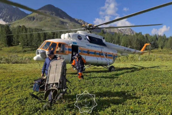 Фотография к новости: Құтқарушылар ШҚО тауларында жарақат алған әйелді эвакуациялады