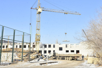 Фотография к новости: "Жайлы мектеп": Ақтөбеде оқу жылы қарсаңында 18 мектептің біреуі ғана ашылады