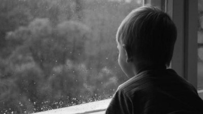 Алматыда жыл басынан бері 13 бала терезеден құлап кеткен