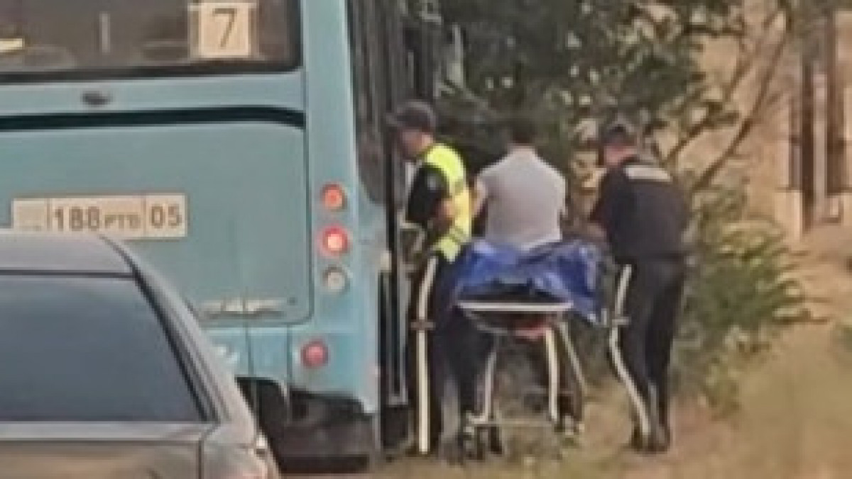 Алматы облысында ер адам автобустағы жолаушыға пышақ сұғып алды