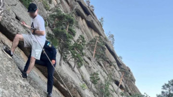 Фотография к новости: Бурабайда таудан түсе алмай қалан туристер құтқарылды