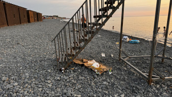 Фотография к новости: Демалыс маусымында Алакөлдің жағасы қоқысқа толып кетті