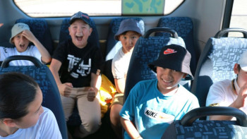 Фотография к новости: Жетісуда 24453 оқушыға материалдық көмек көрсетіледі