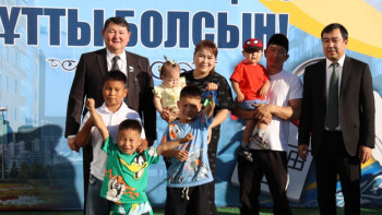 Фотография к новости: Текеліліктер 20 жыл күткен пәтеріне кірді