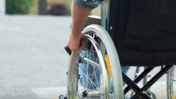 Фотография к новости: Қос аяғынан айырылған 80 жастағы мүгедек арбаға жарымай жүр