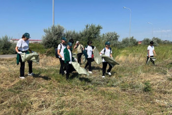 Фотография к новости: Астанада «Таза бейсенбі» акциясына 100 ерікті қатысты