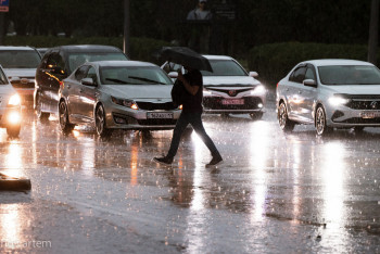 Фотография к новости: Фоторепортаж: Жаңбырдан кейінгі Астана