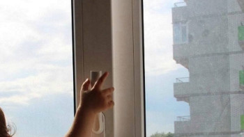 Фотография к новости: Алматыда 6 жастар бала терезеден құлап кетті