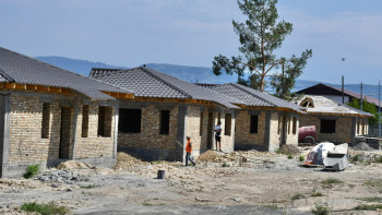 Фотография к новости: Алакөлде 1633 адам үй кезегінде тұр