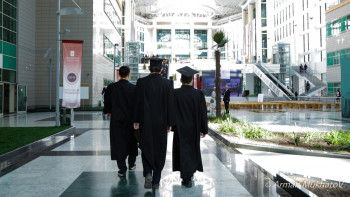 Фотография к новости: ҰБТ-дан көп балл жинаған түлектер неге грантқа ілінбей жатыр? – министр жауабы