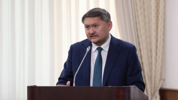 Фотография к новости: Министр грантқа ілінбей қалған түлектерге мәлімдеме жасады