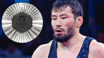 Фотография к новости: Демеу Жадыраев – Олимпиада ойындарының күміс жүлдегері