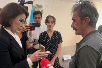 Ағзасын беріп, 4 адамға өмір сыйлады: Денсаулық министрі донордың әкесін марапаттады