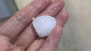 Фотография к новости: Астанада жаңбыр аралас жауған бұршақтан екі адам зардап шекті