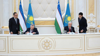 Фотография к новости: Қасым-Жомарт Тоқаев пен Шавкат Мирзиёев қандай құжаттарға қол қойды