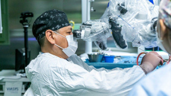 Фотография к новости: Елордалық дәрігерлер үш жастағы қыздың миынан үлкен ісікті алып тастады