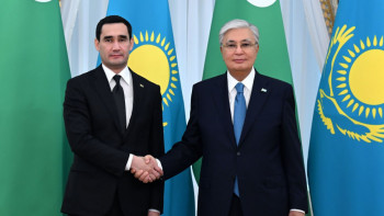 Фотография к новости: Түрікменстан президенті Тоқаевты Мақтымқұлы Пырағының мерейтойына шақырды