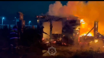 Фотография к новости: Қостанай облысында жеке тұрған ағаш құрылысы өртенді