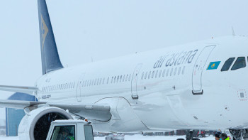 Фотография к новости: Астана әуежайында бұршақ Air Astana ұшағын зақымдады