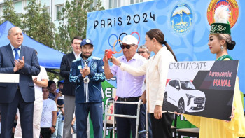 Фотография к новости: Демеу Жадыраевқа жерлестері құрмет көрсетті