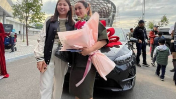 Фотография к новости: Депутат Әбиба Әбужақыноваға көлік мінгізді