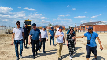 Фотография к новости: Сенаторлар БҚО-да тұрғын үйді қалпына келтіру мәселелерін талқылады