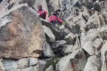 Фотография к новости: Алматыда тауға шығып, адасып кеткен туристер құтқарылды