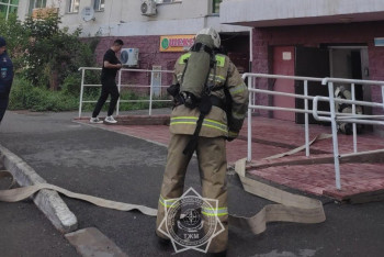 Фотография к новости: Астанада өртке оранған үйден 15 жастағы қыз құтқарылды