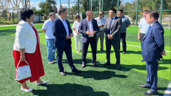 Фотография к новости: Депутат Жетісудағы жаңа стадионды аралап көрді