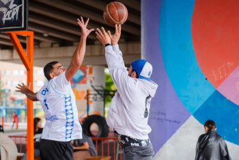 Фотография к новости: Funny sport: "Астана" клубының баскетболшылары жастарға жаттығу өткізді