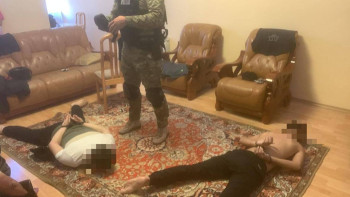 Фотография к новости: Атырауда полиция тұрғындарды тонаған 3 күдіктіні қолға түсірді