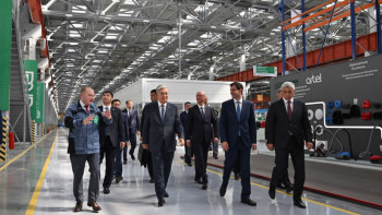 Фотография к новости: Тоқаев тұрмыстық техника өндірісімен танысты